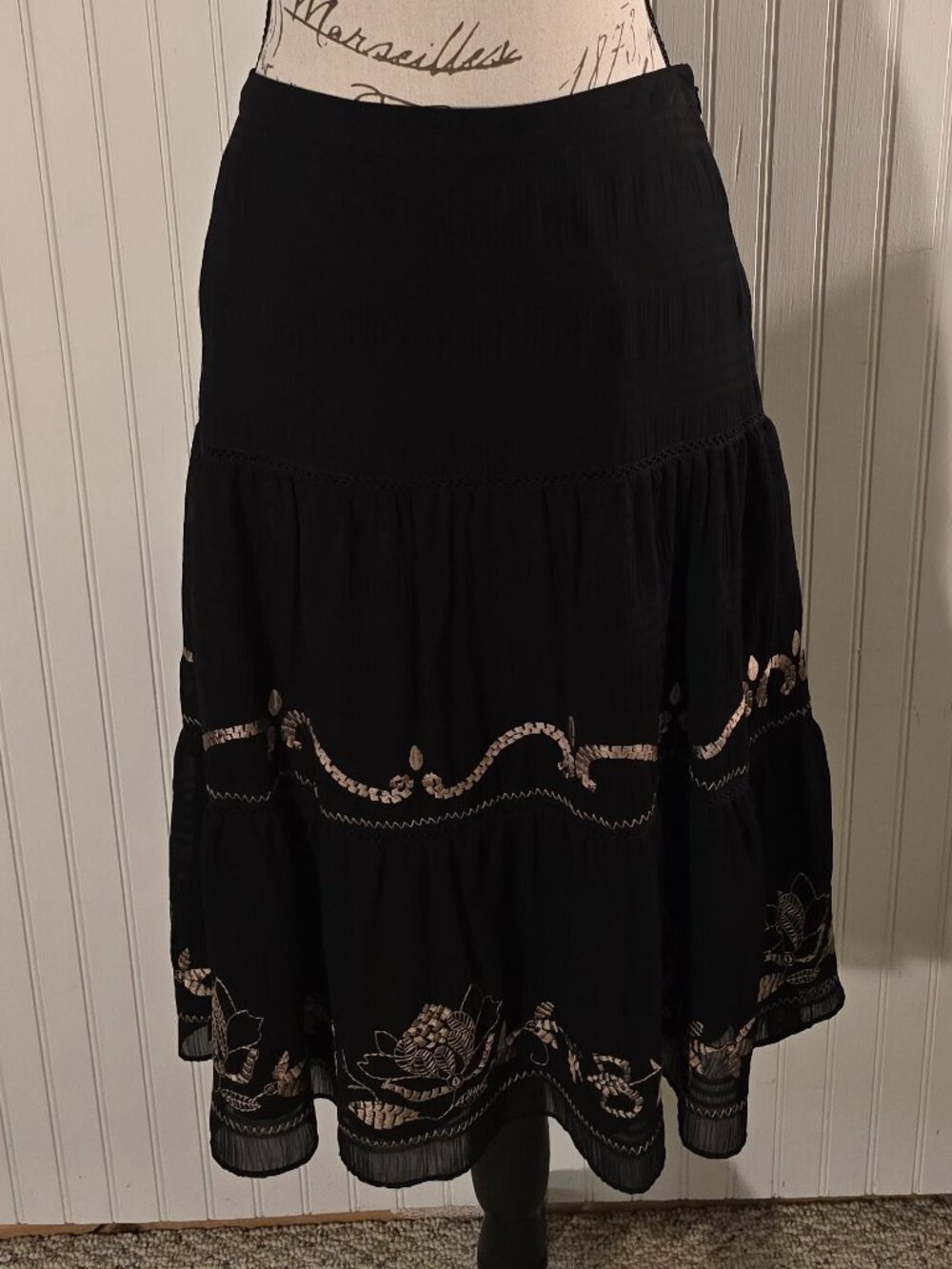 Anne Taylor Loft Black Skirt with Beige Embroidery